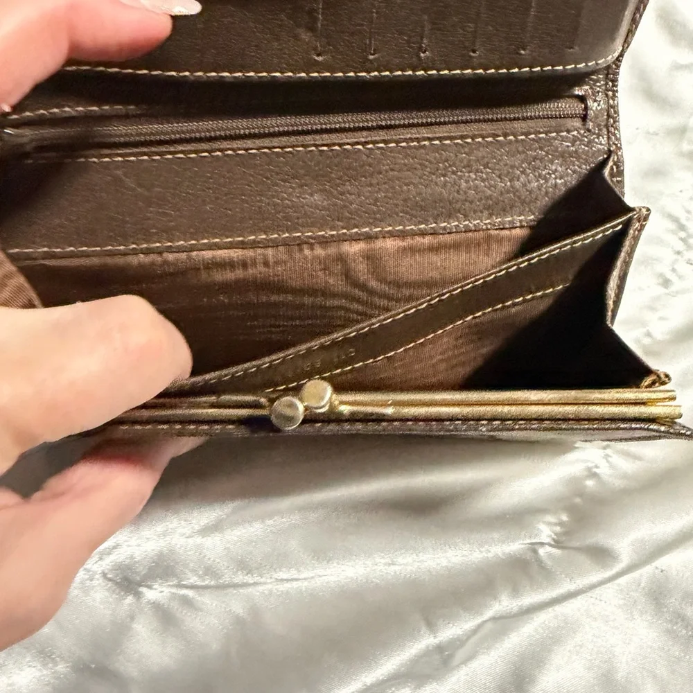 Gucci Beige Monogram Canvas Wallet with Brown Leather Accent - Picture 3 of 9